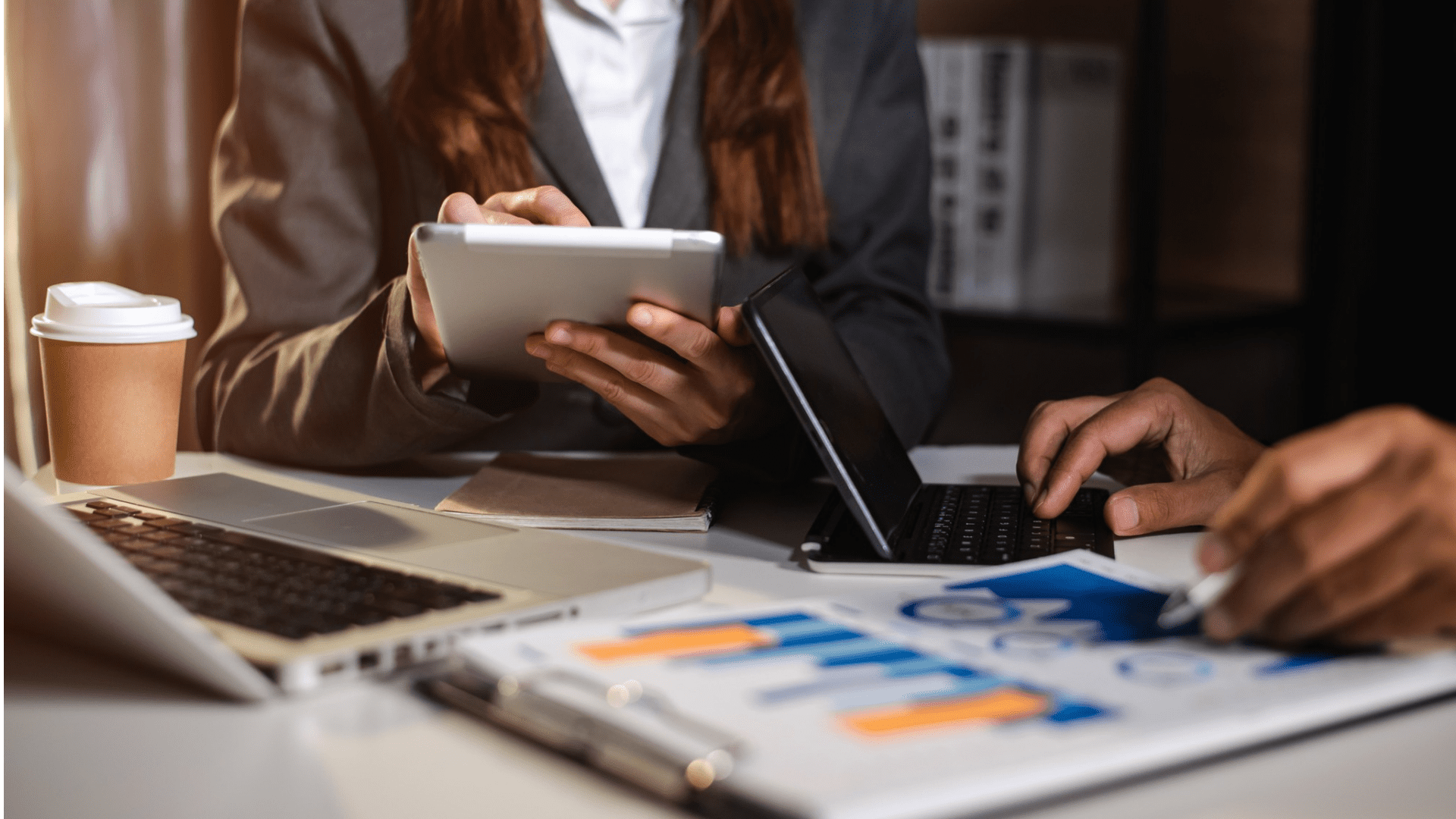 Lideranças em reunião de trabalho
